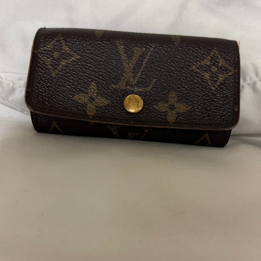 Louis Vuitton Monogram Canvas Key Pouch in Brown with Gold Snap - Picture 2 of 16